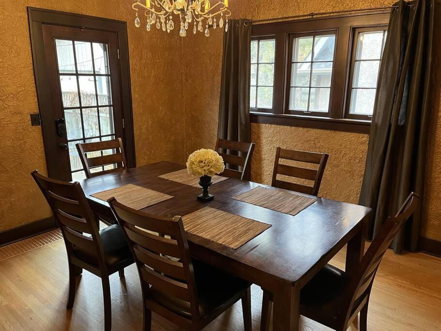Historic Twin Tudors Inn Sioux Falls Esterno foto