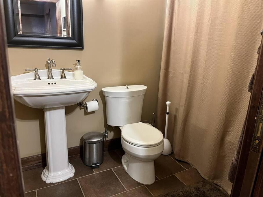 Historic Twin Tudors Inn Sioux Falls Esterno foto