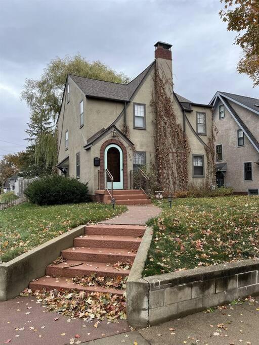 Historic Twin Tudors Inn Sioux Falls Esterno foto