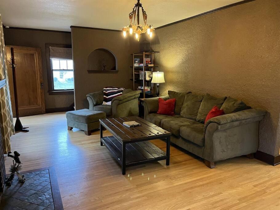 Historic Twin Tudors Inn Sioux Falls Esterno foto