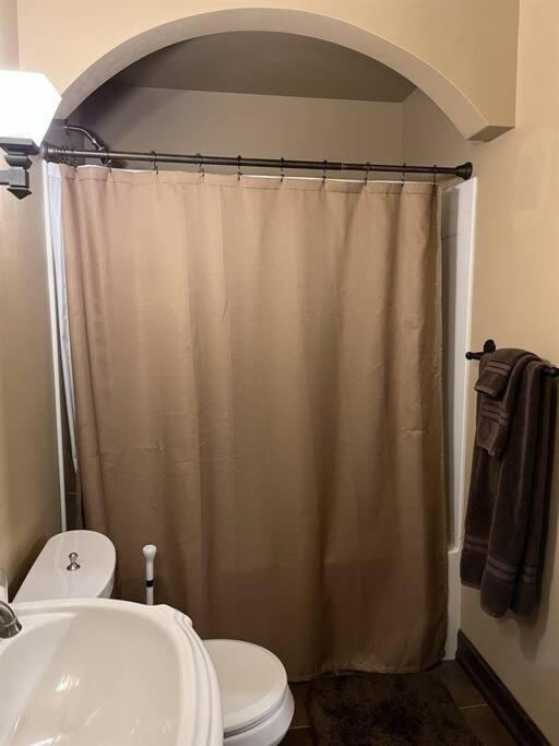 Historic Twin Tudors Inn Sioux Falls Esterno foto